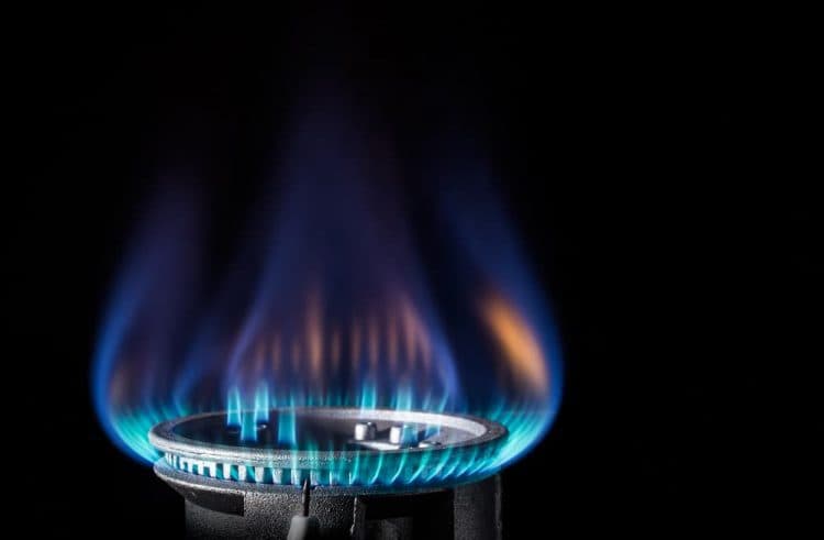 Cae el precio del gas y arrastra a la luz