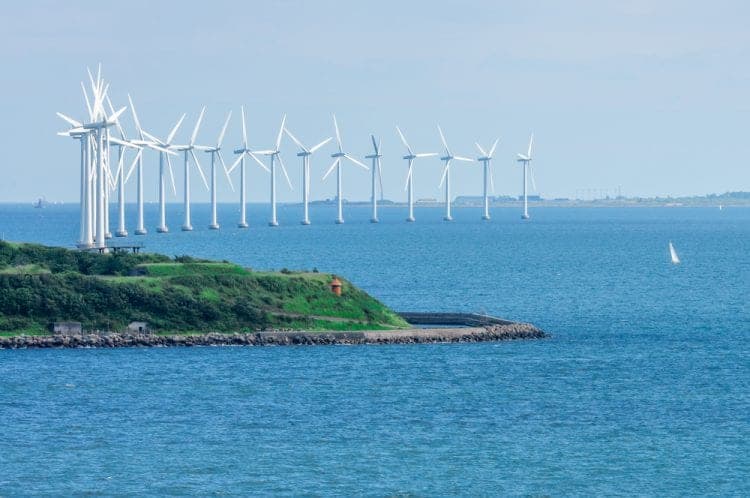 El Gobierno le hace un hueco a la energía eólica marina