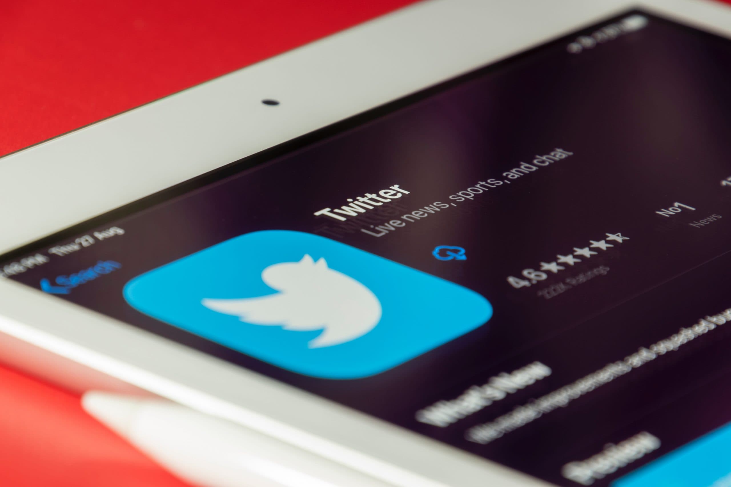 Twitter Blue: Elon Musk desata el caos con los verificados falsos