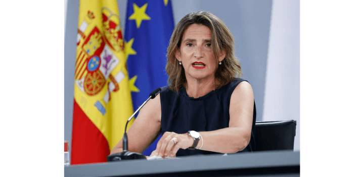 Europa "le da un toque" a España y le pide que modernice su red eléctrica, mientras, España ha cerrado 18 parques eólicos