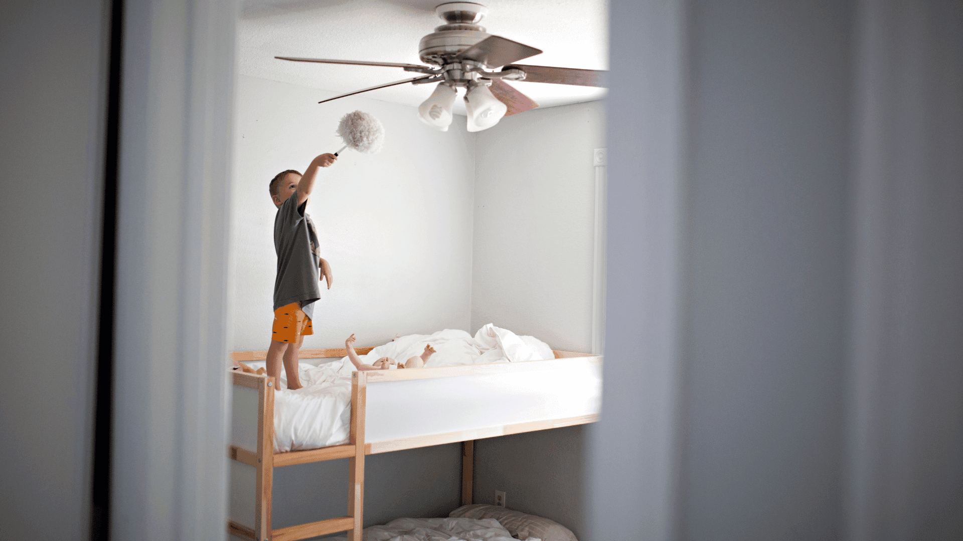 Así afecta a tu bolsillo dejar el ventilador encendido mientras duermes